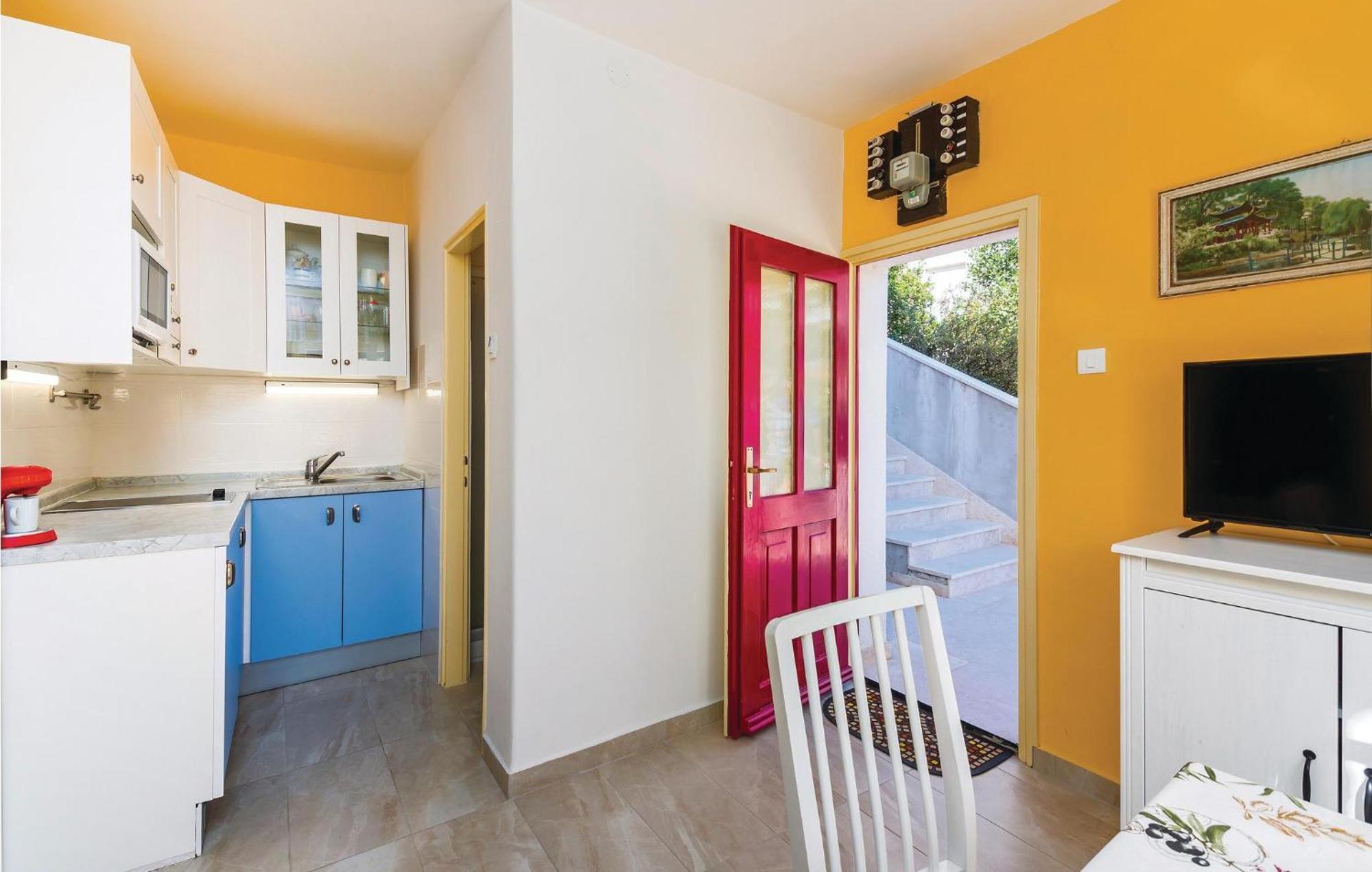 Lovely Apartment In Rabac With Kitchen Exterior foto
