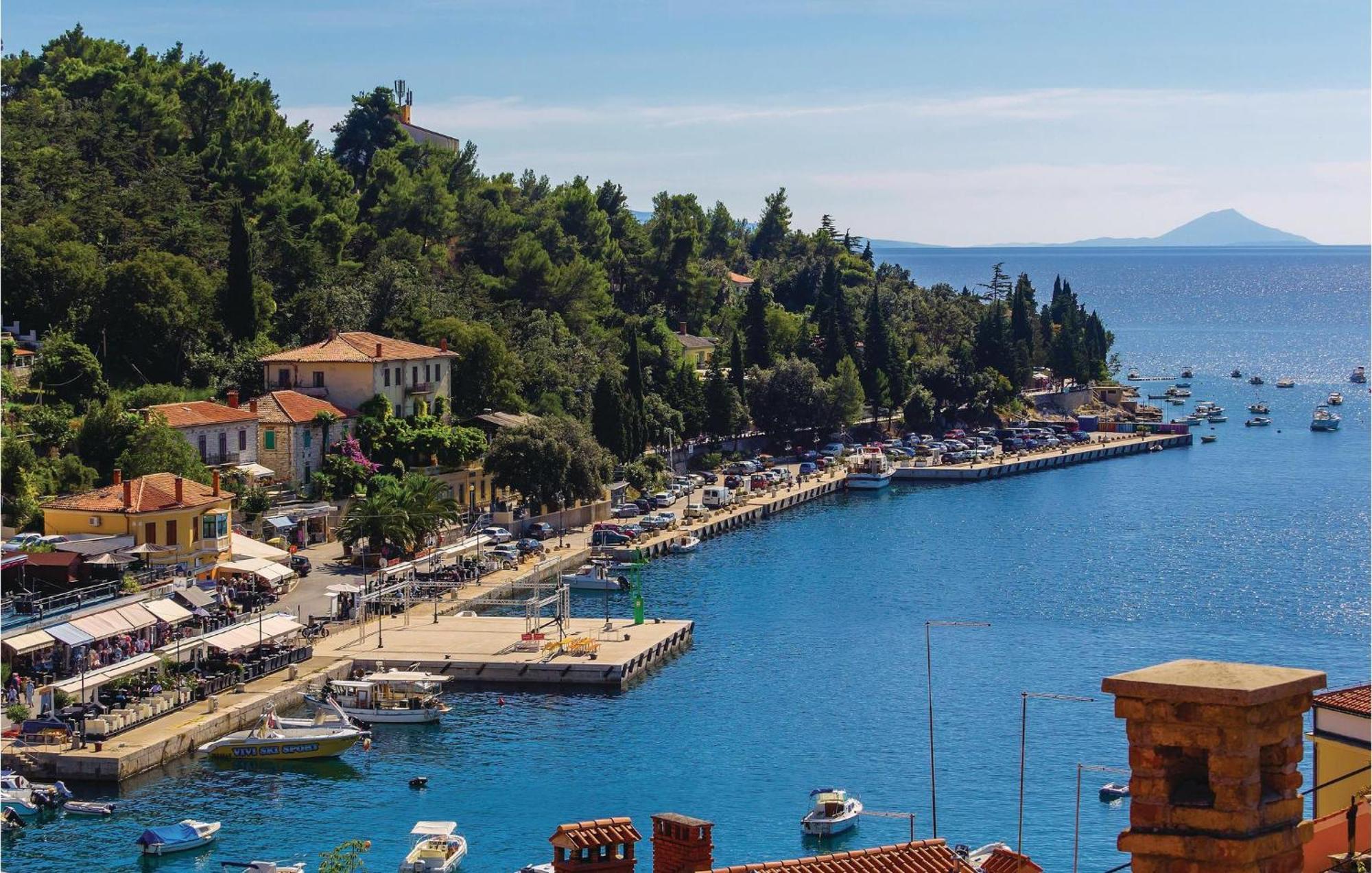 Lovely Apartment In Rabac With Kitchen Exterior foto